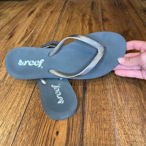 Reef Flip Flops - Like New!